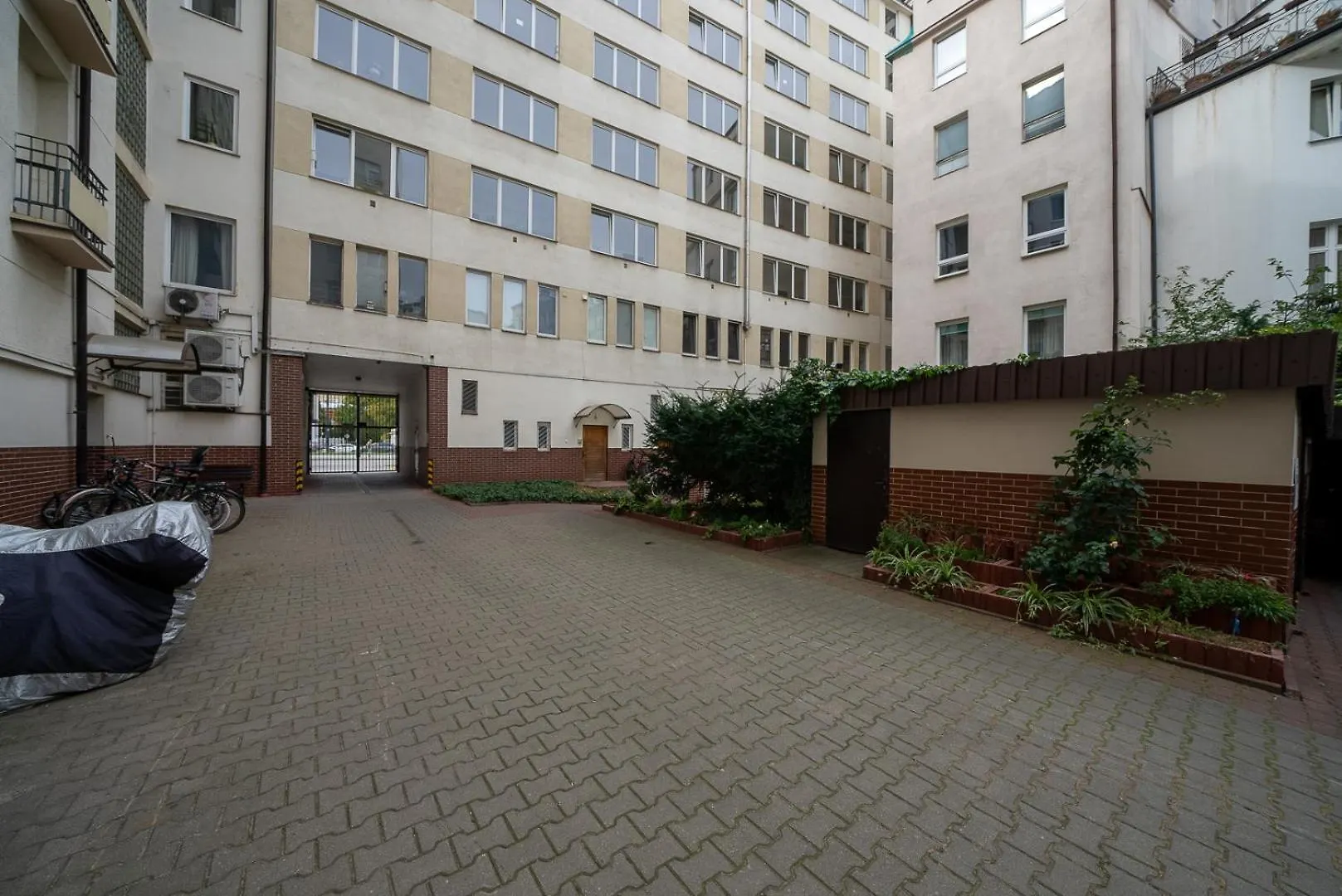 Warsaw Mokotow Apt - Balcony, Ac, Tram&Bus Nearby - By Rentujemy פולין